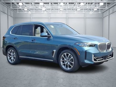 Certified 2026 BMW X5 xDrive40i w/ Premium Package AWD/4WD image 3
