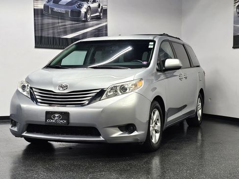 Used 2016 Toyota Sienna LE FWD image 5