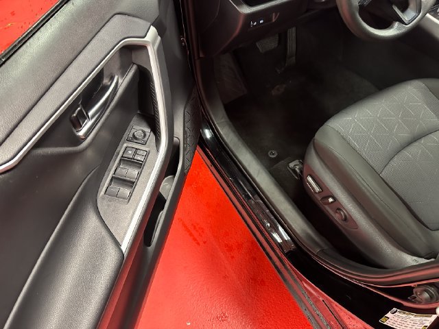 Certified 2025 Toyota RAV4 XLE AWD/4WD image 9
