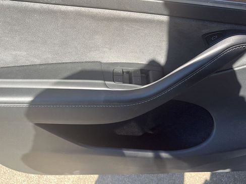 Used 2023 Tesla Model Y Long Range image 15