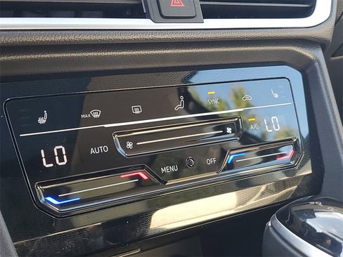 Certified 2025 Volkswagen Taos SE image 24