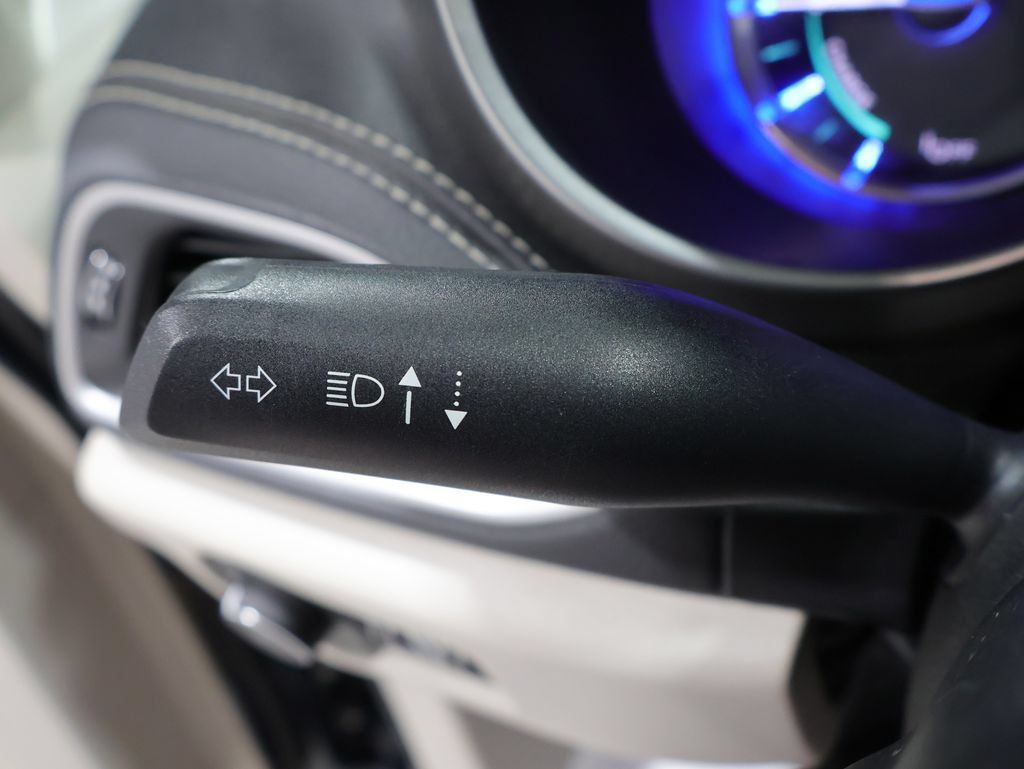 Used 2021 Chrysler Pacifica Touring-L FWD image 41