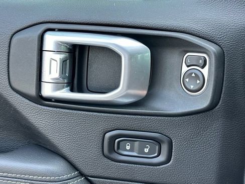 Used 2020 Jeep Wrangler Unlimited Sahara AWD/4WD image 12