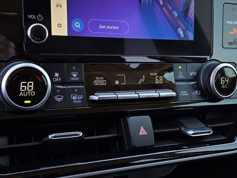 Used 2023 Toyota Highlander XLE image 17