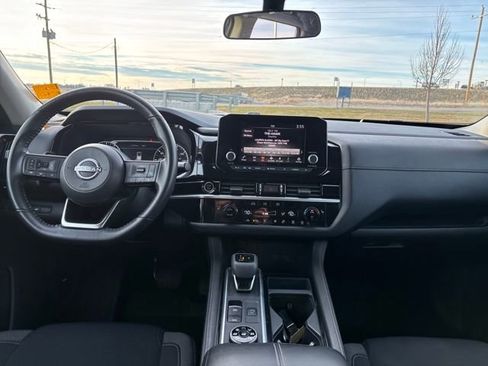 Used 2024 Nissan Pathfinder SV w/ SV Premium Package image 12