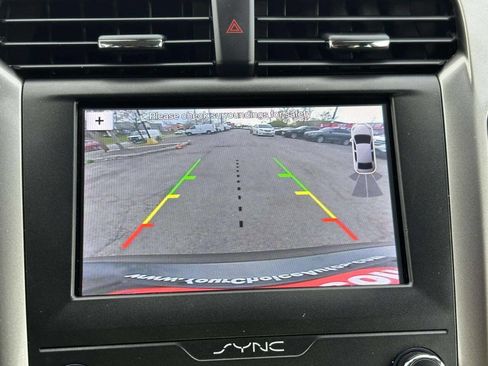 Used 2019 Ford Fusion SE FWD image 28