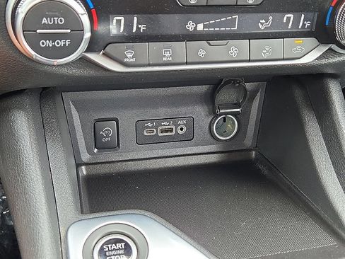 Used 2025 Nissan Sentra SR FWD image 30