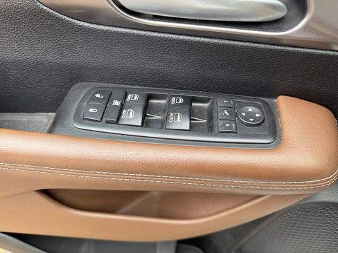 Used 2018 Chrysler Pacifica Limited w/ Tire & Wheel Group image 25