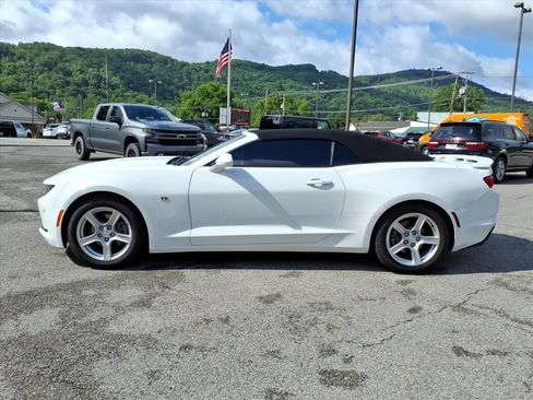 Used 2023 Chevrolet Camaro LT RWD image 2