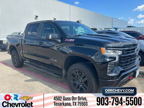 Used 2022 Chevrolet Silverado 1500 LT Trail Boss w/ LT Trail Boss Premium Package AWD/4WD image 1