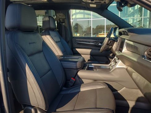 Used 2023 GMC Yukon Denali RWD image 20