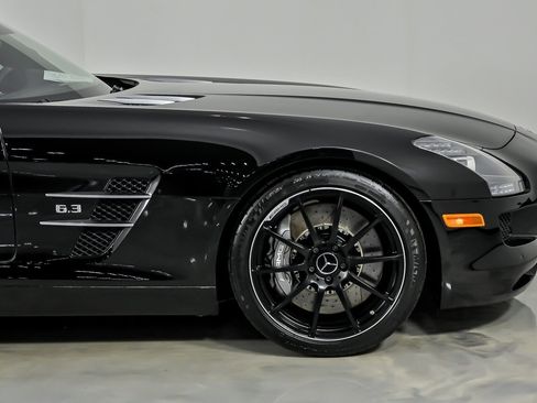 Used 2012 Mercedes-Benz SLS AMG Coupe image 16