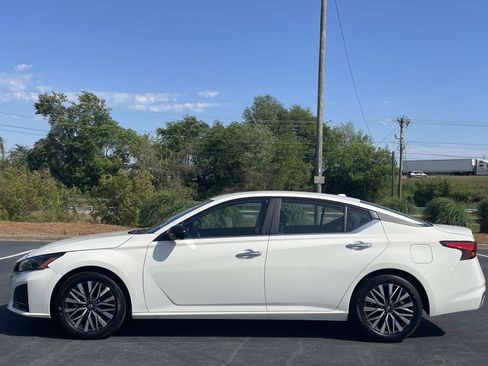 Used 2025 Nissan Altima 2.5 SV FWD image 4