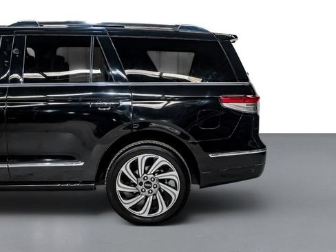 Used 2024 Lincoln Navigator Reserve AWD/4WD image 11