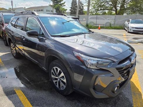 Used 2024 Subaru Outback Premium AWD/4WD image 3