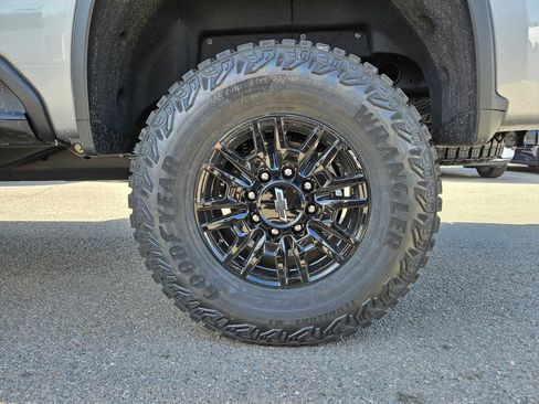 New 2026 Chevrolet Silverado 2500 ZR2 w/ LPO, Dark Essentials Package AWD/4WD image 17