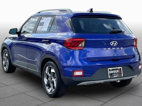Used 2022 Hyundai Venue SEL FWD image 11