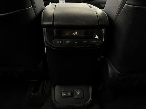 Used 2023 Toyota Highlander Limited AWD/4WD image 16