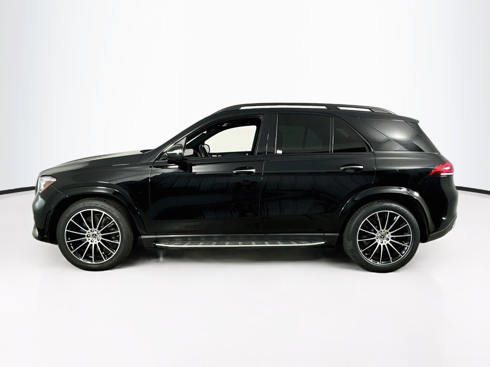 Used 2023 Mercedes-Benz GLE 450 4MATIC w/ AMG Line Exterior image 8