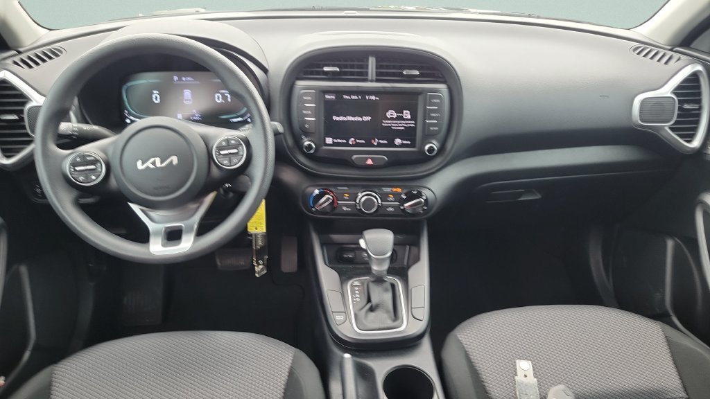 Used 2024 Kia Soul LX w/ Option Group 015 FWD image 12