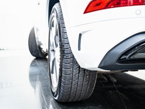 Certified 2025 Audi Q5 2.0T Premium w/ Convenience Plus Package image 40