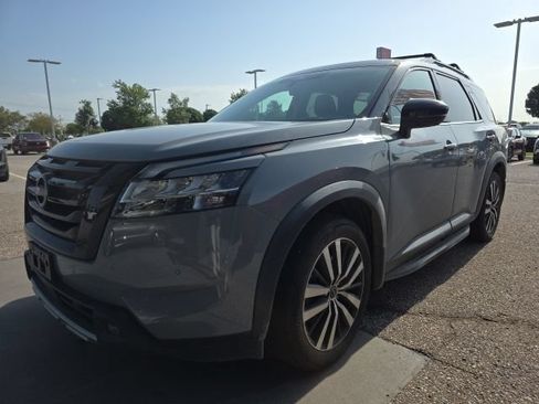 Used 2023 Nissan Pathfinder Platinum w/ Lighting Package (N93) FWD image 3