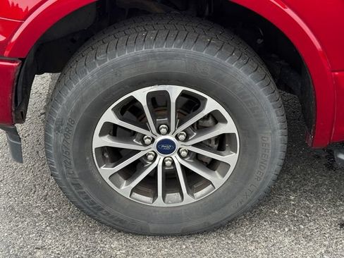 Used 2019 Ford F150 XLT w/ Equipment Group 302A Luxury AWD/4WD image 10