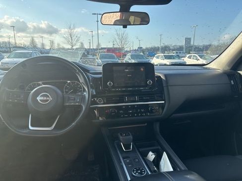 Used 2022 Nissan Pathfinder SV w/ SV Premium Package image 12