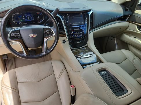Used 2018 Cadillac Escalade Luxury AWD/4WD image 14