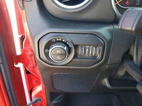 Used 2020 Jeep Gladiator Overland image 29