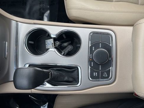 Used 2019 Jeep Grand Cherokee Limited w/ Luxury Group II image 12