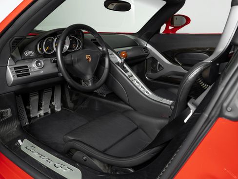 Used 2004 Porsche Carrera GT RWD image 13