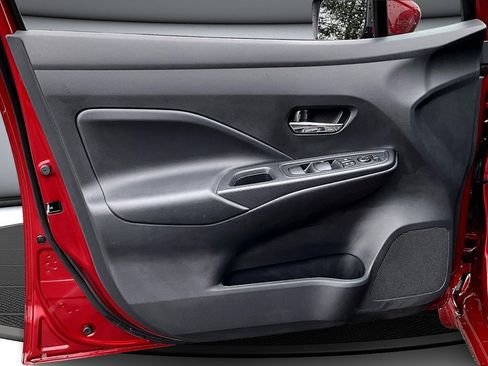 Used 2025 Nissan Versa SV w/ Trunk Package FWD image 10