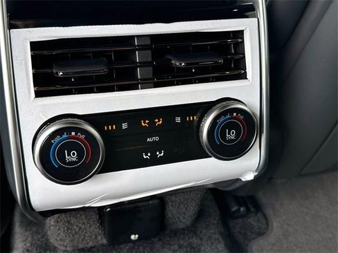 New 2025 Land Rover Range Rover Long Wheelbase SE image 14