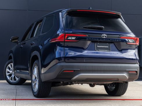 Used 2025 Toyota Grand Highlander AWD image 6