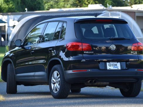Used 2014 Volkswagen Tiguan S image 7