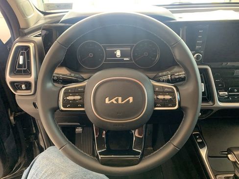 Used 2023 Kia Sorento S image 5