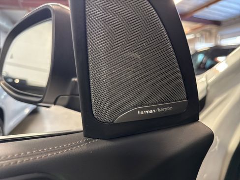 Used 2024 BMW X7 xDrive40i image 9