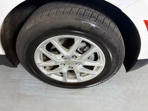 Used 2024 Chevrolet Equinox LT image 11