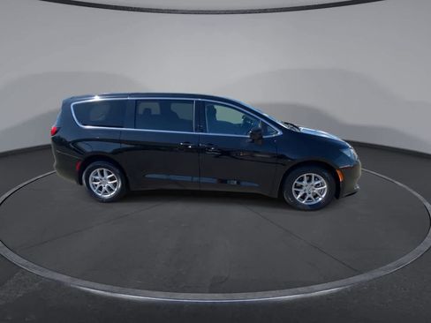 Used 2024 Chrysler Voyager LX FWD image 9