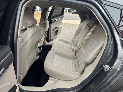 Used 2017 Ford Fusion SE FWD image 15