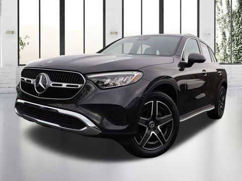 Used 2026 Mercedes-Benz GLC 300 image 1