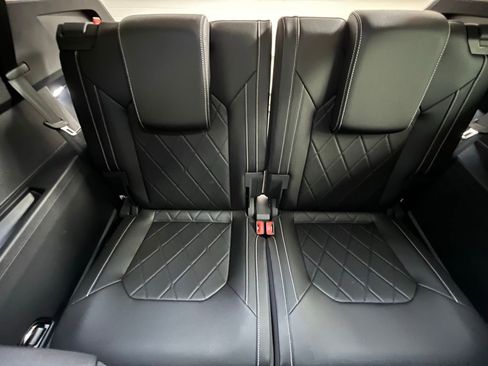 Certified 2024 Volkswagen Atlas SEL Premium R-Line image 28