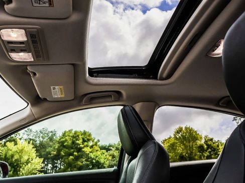 Used 2020 Honda HR-V Touring image 14