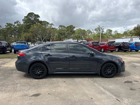 Used 2023 Toyota Corolla LE image 2