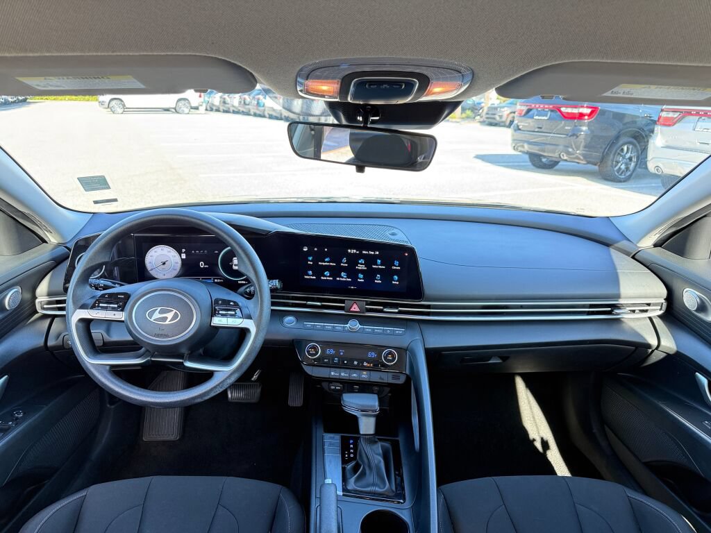 Used 2024 Hyundai Elantra SEL FWD image 12
