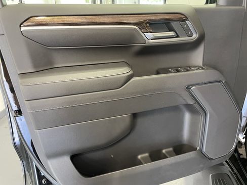 New 2025 GMC Sierra 1500 Elevation image 11