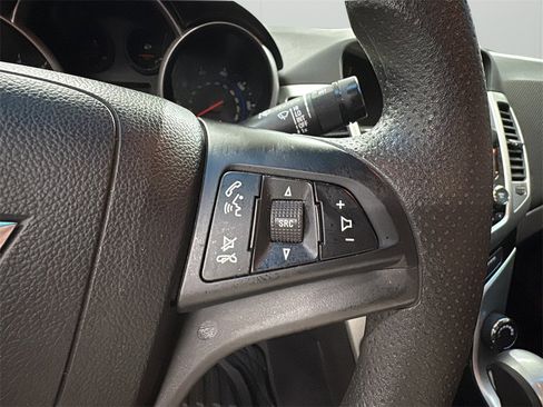 Used 2016 Chevrolet Cruze LT w/ Technology Package image 16