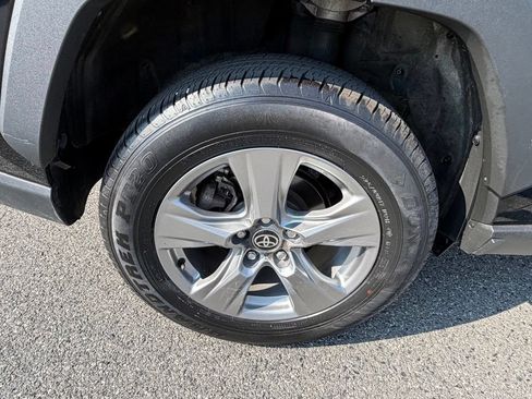 Used 2025 Toyota RAV4 XLE AWD/4WD image 15