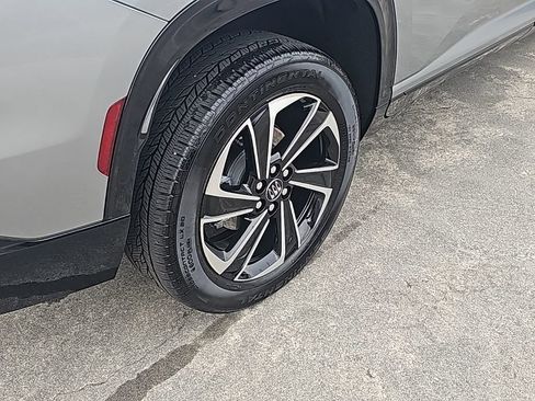 Certified 2025 Buick Enclave Sport Touring image 9